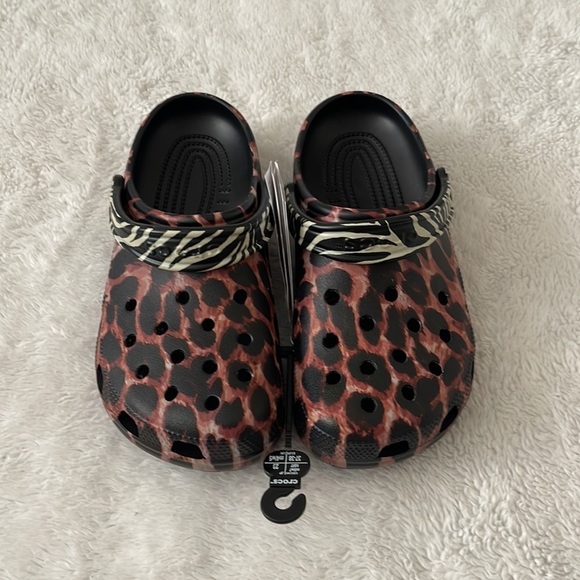 (NWT) Crocs Classic Unisex Animal Remix Clogs Black Multi Animal, Size: W7, M5 - Picture 5 of 17